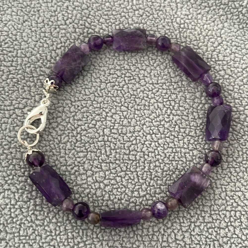 New-Gorgeous genuine amethyst and sterling silver plate bracelet